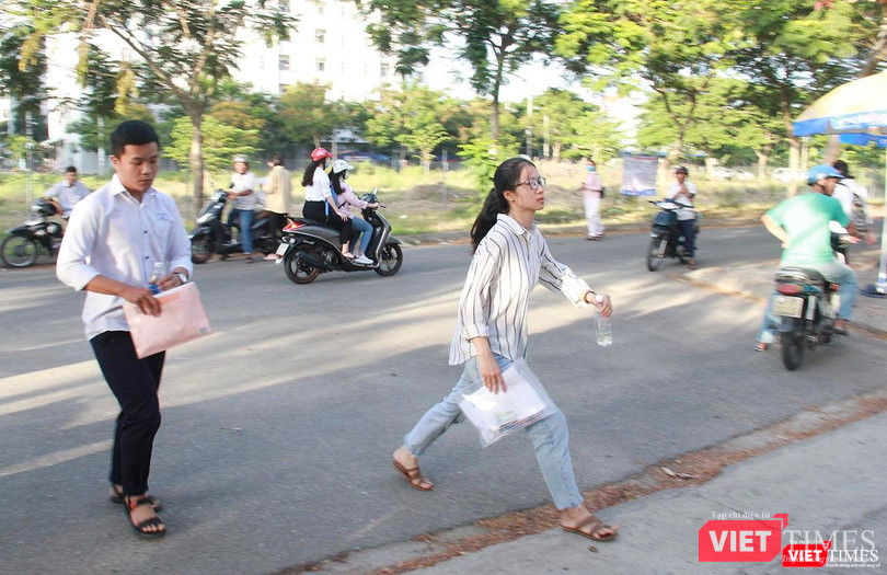 Những bước chân vội vã...