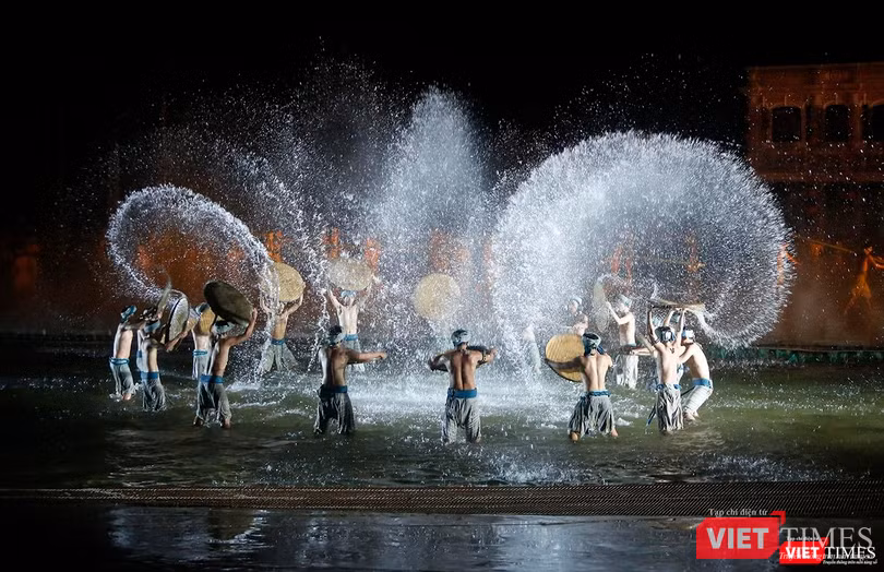 Và những hoạt động, lao động hăng say,...