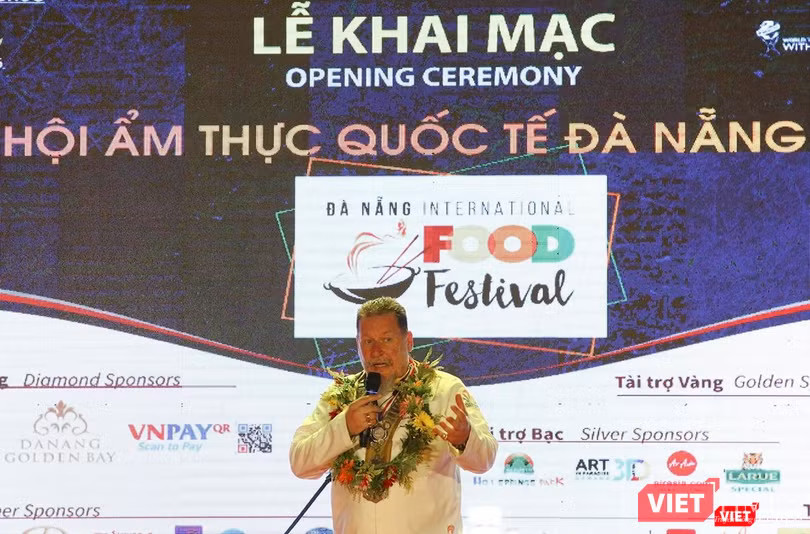 Chủ tịch Hiệp hội Đầu bếp Thế giới – ông Thomas Andreas Gugler phát biểu tại đêm Khai mạc DNIFF 2019