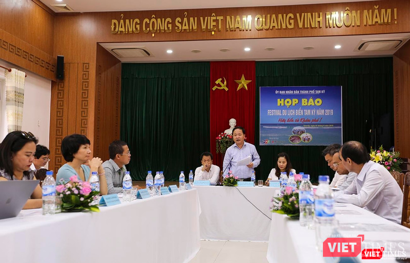 Ông Nguyễn Hồng Quang-Chủ tịch UBND TP Tam Kỳ, Trưởng Ban tổ chức Festival du lịch biển Tam Kỳ năm 2019 phát biểu tại buổi Họp báo