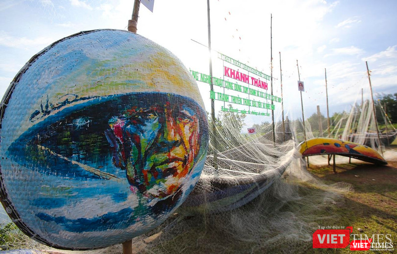 Dự án tranh vẽ nghệ thuật trên thuyền thúng Tam Thanh tại làng nghệ thuật cộng đồng Tam Thanh (TP Tam Kỳ, Quảng Nam) trong ngày khai mạc lần đầu tiên vào băm 2017.