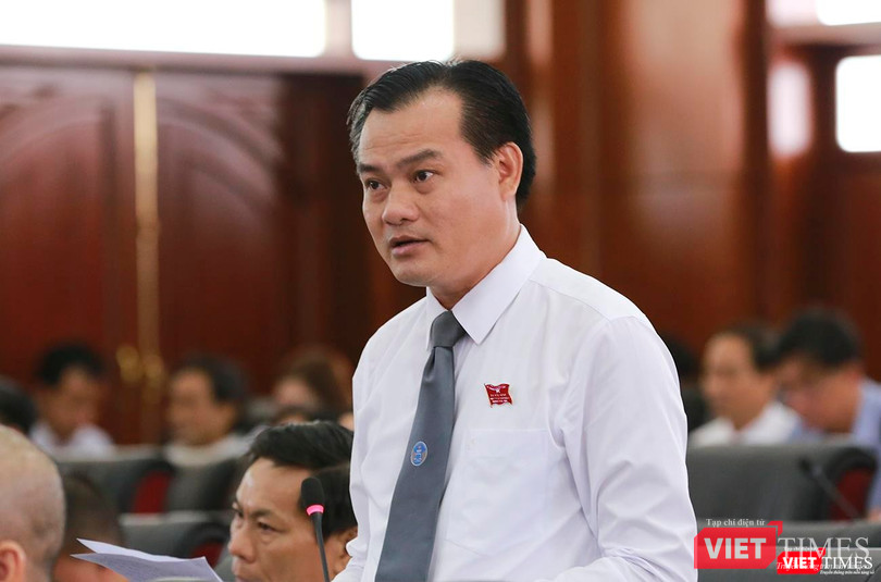 Đại biểu Trần Tuấn Lợi - Chánh văn phòng Đoàn Luật sư TP Đà Nẵng yêu cầu Phó Chủ tịch UBND TP trả lời về tiến độ về xử lý sai phạm tại Tổ hợp Khách sạn Mường Thanh và Căn hộ cao cấp Sơn Trà