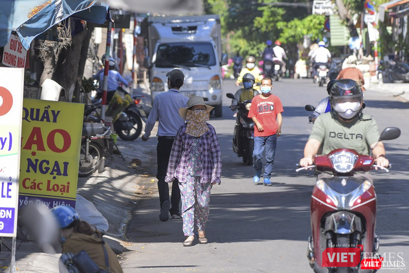 Phía đường Nguyễn Huy Hiệu, sinh hoạt của người dân vẫn diễn ra bình thường Phía đường Nguyễn Huy Hiệu, sinh hoạt của người dân vẫn diễn ra bình thường