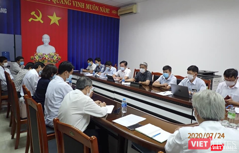 Thứ trưởng Bộ Y tế Nguyễn Trường Sơn và đoàn công tác làm việc với ngành y tế Đà Nẵng về ca dương tính với SARV-CoV-2 mới