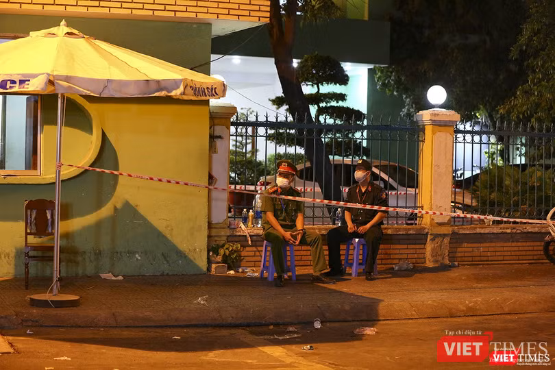 Lực lượng công an túc trực tại khu vực Bệnh viện Đà Nẵng