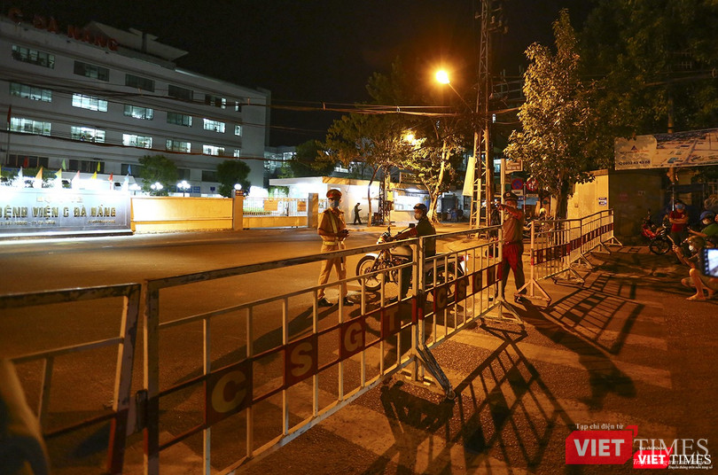 Đúng 0h, toàn bộ khu vực bị phong tỏa