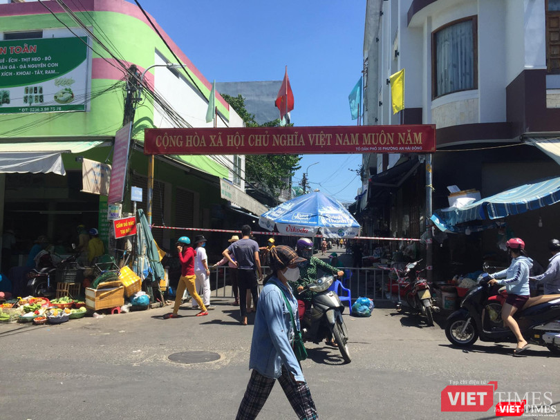 Đường dẫn vào chợ An Hải Đông bị phong tỏa trong chiều 28/7 Đường dẫn vào chợ An Hải Đông bị phong tỏa trong chiều 28/7