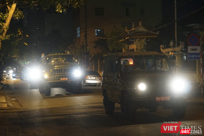 Đoàn xe phun thuốc khử trùng của Tiểu đoàn Phòng hóa 78 - Bộ Tham mưu Quân khu 5