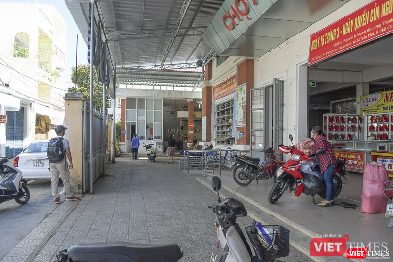 Bên trong chợ Bên trong chợ