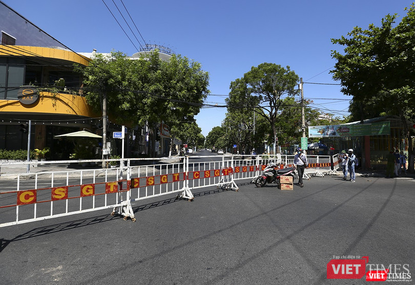 Tuyến đường Quang Trung - Nguyễn Thị Minh Khai (Đà Nẵng) trong ngày đầu áp dụng lệnh phong tỏa, cách ly