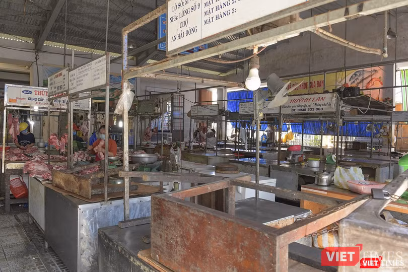 Bên trong chọ rất ít tiểu thương mở lại sap bán Bên trong chọ rất ít tiểu thương mở lại sap bán