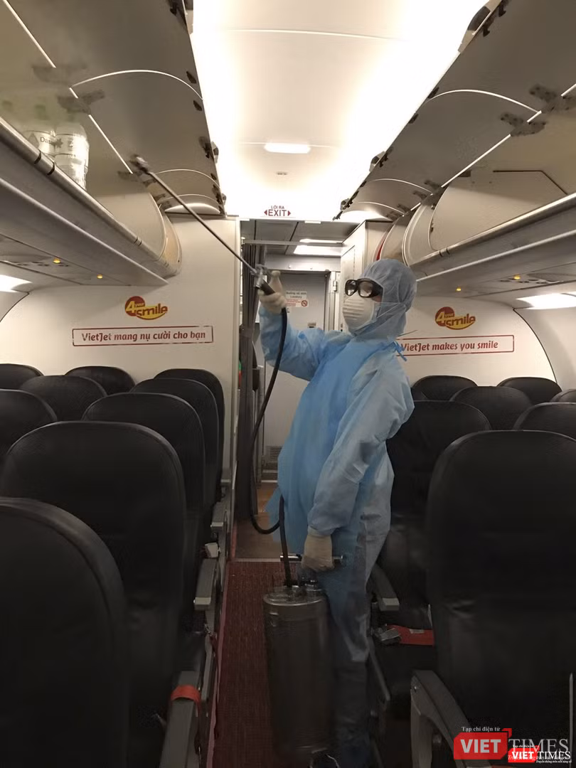 Máy bay được phun khử trùng nghiêm ngặt.