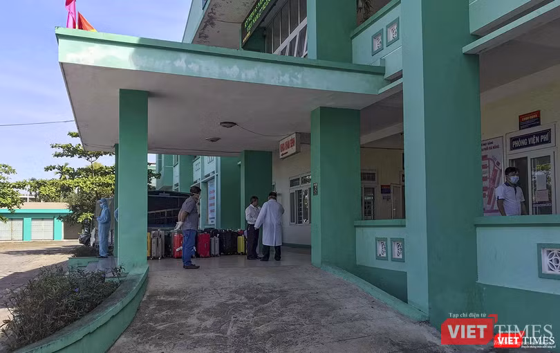 Bệnh viện Phổi Đà Nẵng làm thủ tục tiếp nhận hành khách người Hàn Quốc