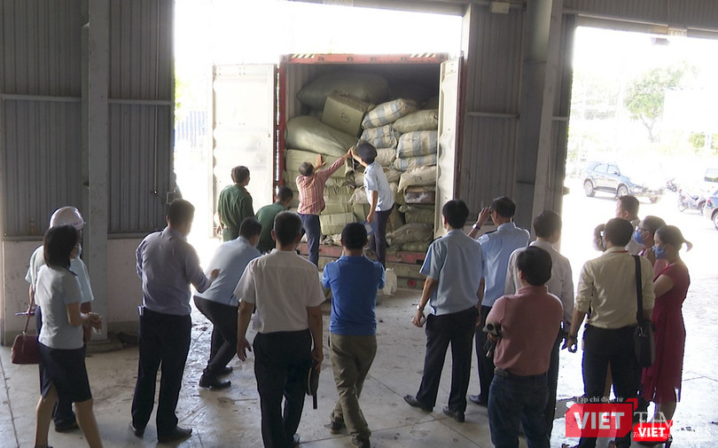 Lực lượng Hải quan, Bộ đội biên phòng tháo niêm kiểm tra các container nghi vấn