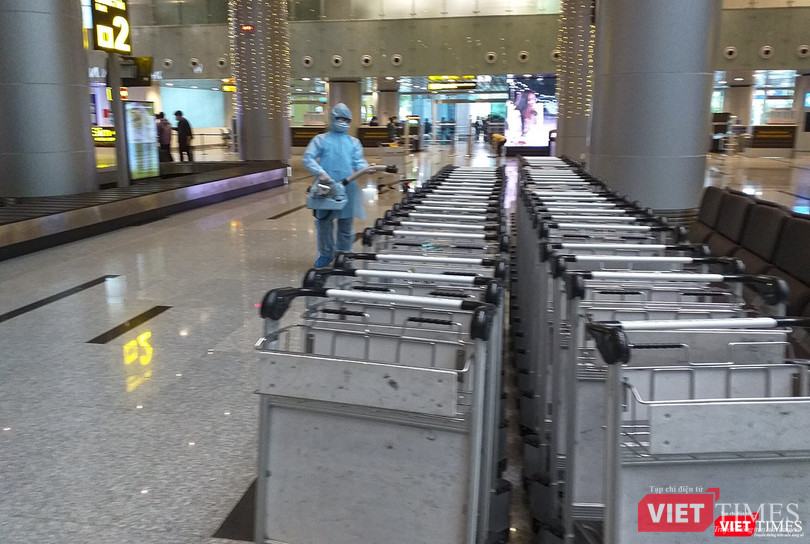 Sau mỗi trường hợp phát hiện nghi nhiễm, toàn bộ khu vực được khử trùng nghiêm ngặt