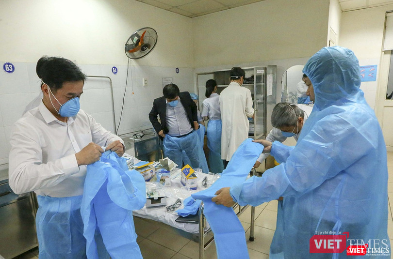 Khu vực mặc trang thiết bị bảo hộ phòng chống dịch