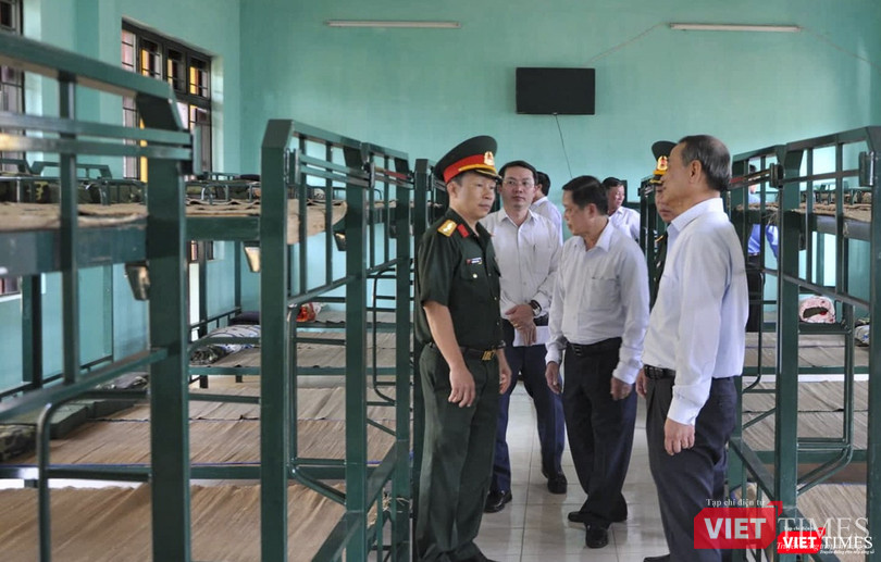 250 suất quân trang dùng chung (chăn, màn, chiếu, gối,…), dụng cụ cấp dưỡng và các nhu yếu phẩm đã sẵn sàng cho số công dân cách ly tại trung tâm