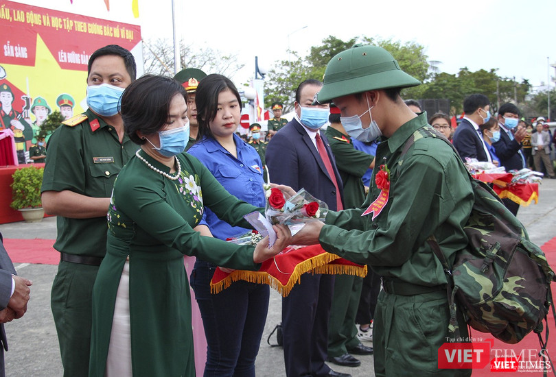 Giây phút lên đường làm nghĩa vụ với đất nước