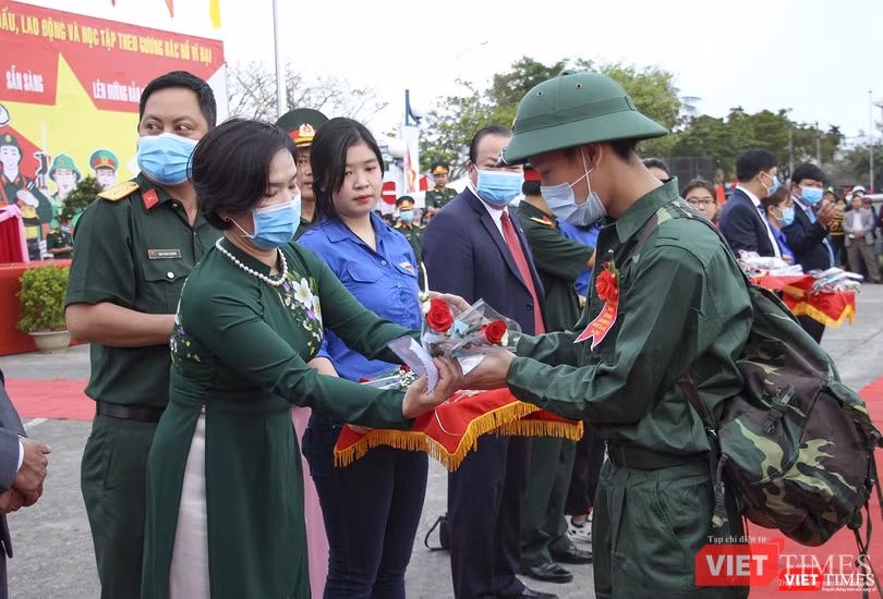 Giây phút lên đường làm nghĩa vụ với đất nước