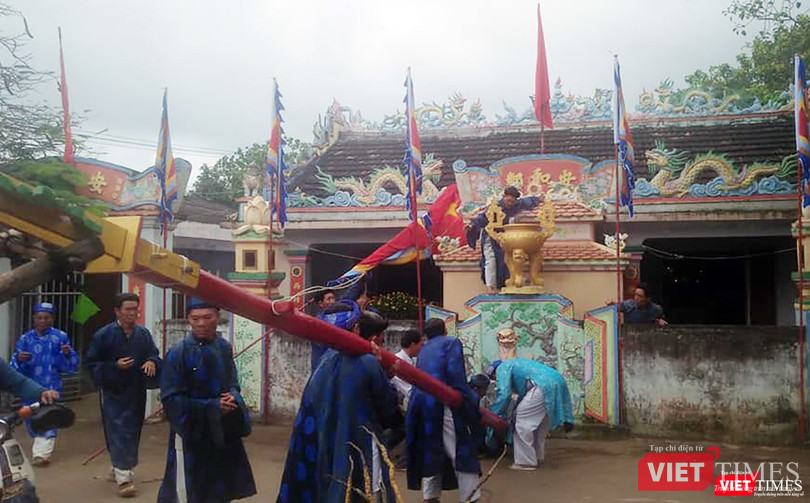 Cây Nêu đượng nhất tề dựng lên tại khắp các Đình, Chùa, nhà Thờ họ tộc trên đảo tiên tiêu Lý Sơn (Quảng Ngãi) Cây Nêu đượng nhất tề dựng lên tại khắp các Đình, Chùa, nhà Thờ họ tộc trên đảo tiên tiêu Lý Sơn (Quảng Ngãi)