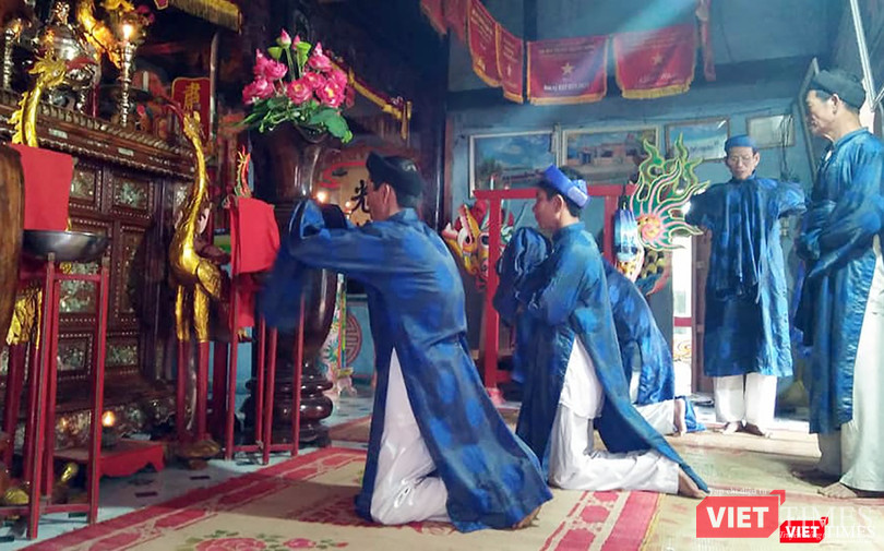 Nghi thức cúng tế trước khi dựng cây Nêu trên đảo Lý Sơn Nghi thức cúng tế trước khi dựng cây Nêu trên đảo Lý Sơn