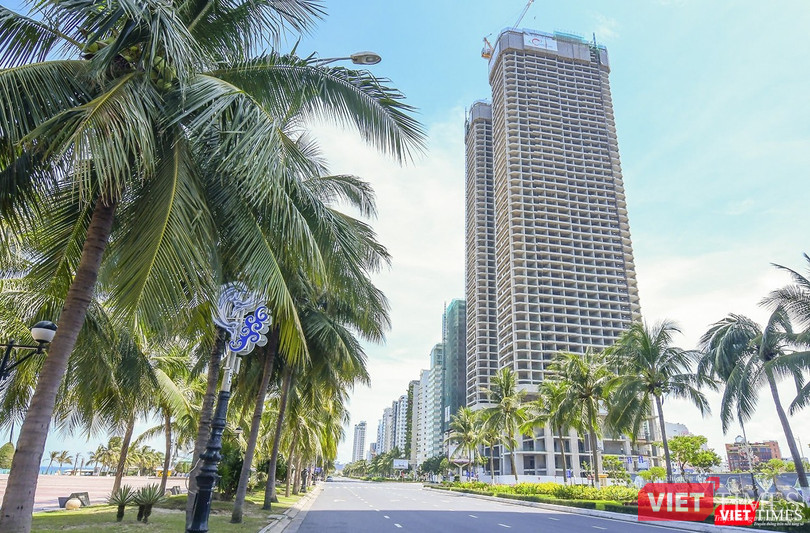 Tuyến đường du lịch Võ Nguyên Giáp (quận Sơn Trà, Đà Nẵng) vắng bóng du khách vì dịch COVID-19 (ảnh Dương Đức Khánh)