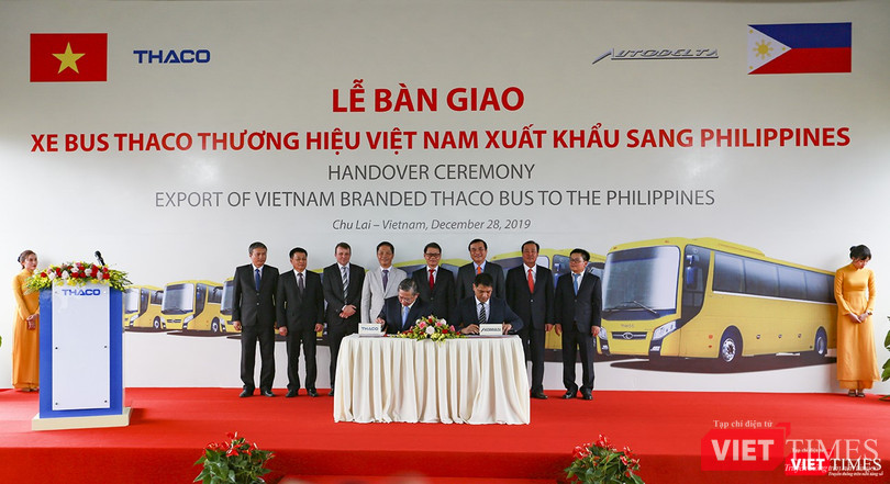 Đại diện Thaco và Autodelta (Philippines) ký kết hợp tác chiến lược tại sự kiện Thaco xuất xe bus ra nước ngoài