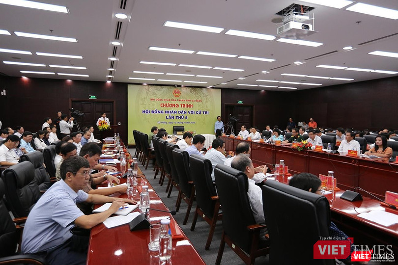 Chương trình “Hội đồng nhân dân với cử tri” diễn ra với nhiều ý kiến về tình trạng ô nhiễm môi trường trên địa bàn Sáng 15/5, Chương trình “Hội đồng nhân dân với cử tri” lần thứ 5 do Thường trực HĐND TP Đà Nẵng tổ chức dưới sự chủ trì của ông Nguyễn Nho Trung-Chủ tịch HĐND TP Đà Nẵng đã diễn ra với nhiều ý kiến của cử tri liên quan đến thực trạng ô nhiễm môi trường, thu gom rác thải trên địa bàn TP