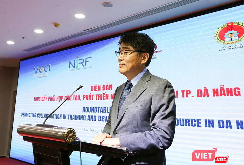 Ông Chang Hee Lee-Giám đốc ILO tại Việt Nam phát biểu tại Diễn đàn Ông Chang Hee Lee-Giám đốc ILO tại Việt Nam phát biểu tại Diễn đàn