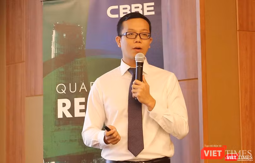 Ông Nguyễn Trọng Thức - Phòng nghiên cứu thị trường và Tư vấn phát triển CBRE chia sẻ tại buổi công bố thông tin thị trường BĐS Đà Nẵng 6 tháng năm 2019 Ông Nguyễn Trọng Thức - Phòng nghiên cứu thị trường và Tư vấn phát triển CBRE chia sẻ tại buổi công bố thông tin thị trường BĐS Đà Nẵng 6 tháng năm 2019