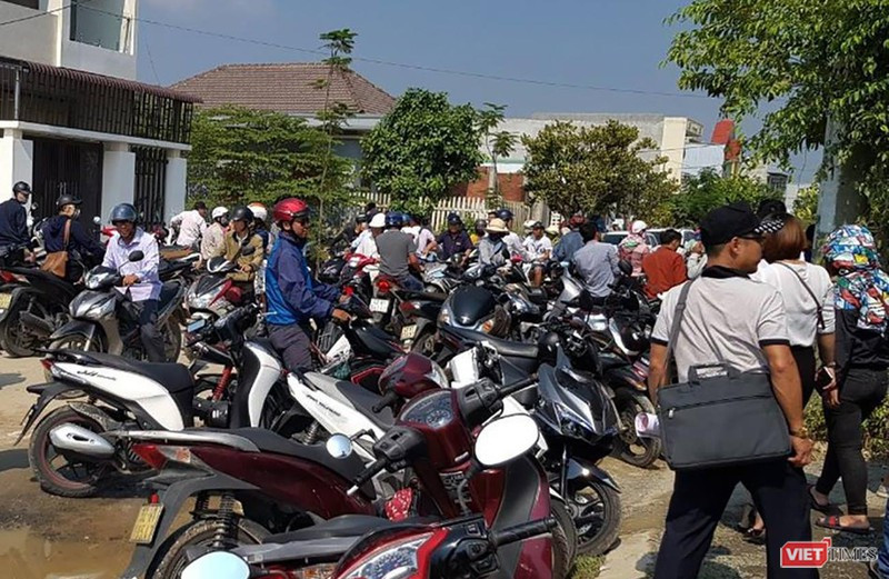 Quang cảnh mua bán đất nền tại khu vực dự án Golden Hill vào thời điểm BĐS Đà Nẵng "sốt giá" Quang cảnh mua bán đất nền tại khu vực dự án Golden Hill vào thời điểm BĐS Đà Nẵng "sốt giá"