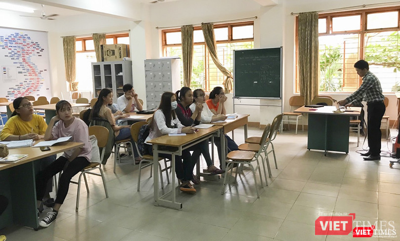 Buổi học đầu tiên sau 4 tuần nghỉ học vì dịch COVID-19