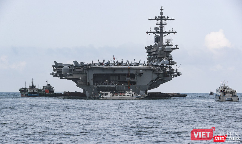 USS Theodore Roosevelt có diện tích khoàng 1,8ha; dài 332,84m; rộng 76,81m; cao 12,5m, bằng chiều cao tòa nhà Empire State của Mỹ