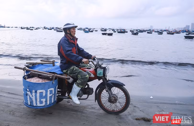 Khẩn trương chuyển ra chợ