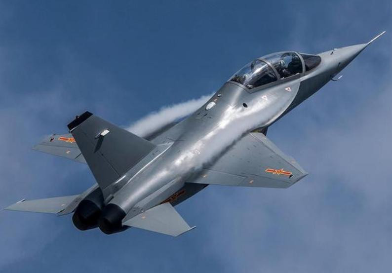 Máy bay huấn luyện cao cấp JL-10 Trung Quốc. Ảnh: Sohu.