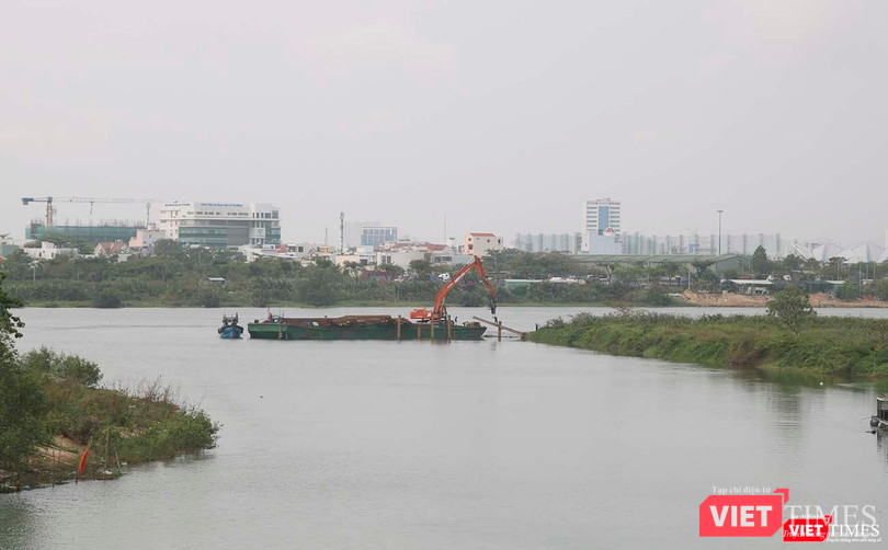 Đập ngăn mặn thứ 2 trên sông Cẩm Lệ đang được Dawaco khẩn trương thi công