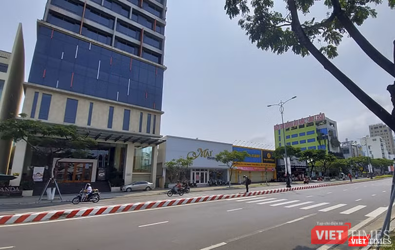 SIêu thị Điện Máy Xanh, nơi làm việc của bệnh nhân thứ 35 mắc COVID-19 ở gần khách sạn nơi 2 du khách người Anh mắc COVID-19 lưu trú