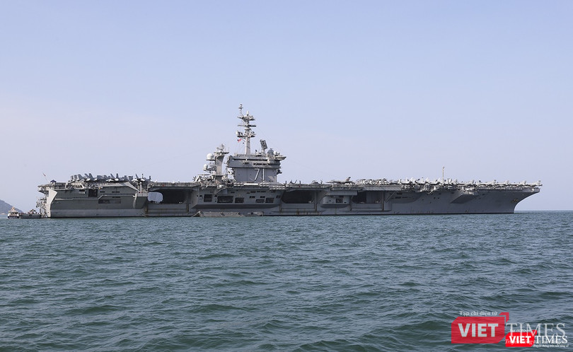 Chiều ngày 8/3, hoạt động tham quan tàu USS Theodore Roosevelt được mở trở lại