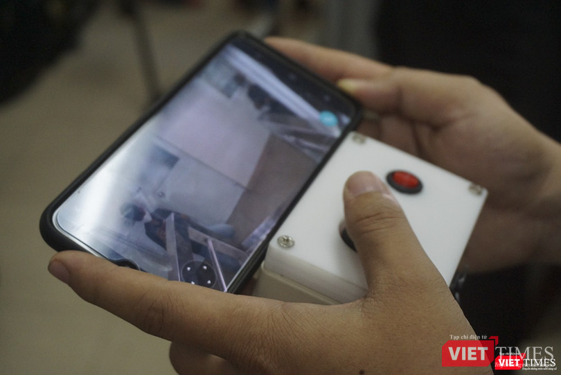 Thiết bị được điều khiển qua điện thoại di động