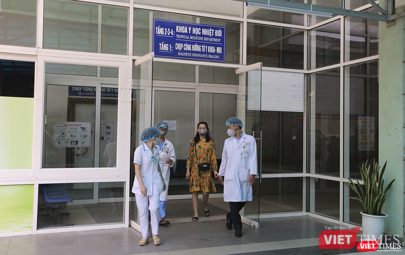 Bệnh nhân thứ 35 rời khoa Y học Nhiệt đới
