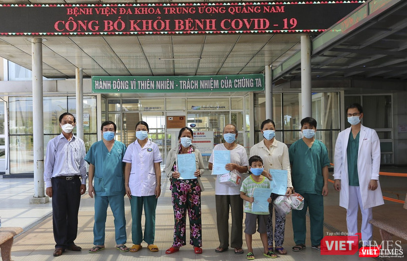 4 bệnh nhân COVID-19 ở Quảng Nam vừa được Bệnh viện Đa khoa Trung ương Quảng Nam công bố khỏi bệnh và xuất viện vào sáng ngày 5/9