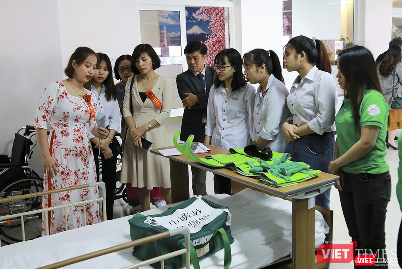 Các sinh viên thực tập kỹ thuật Các sinh viên thực tập kỹ thuật