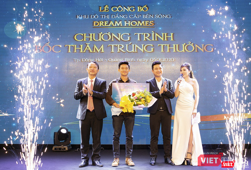 Khách hàng may mắn trúng thưởng tại Lễ công bố Khu đô thị Dream Homes Quảng Bình