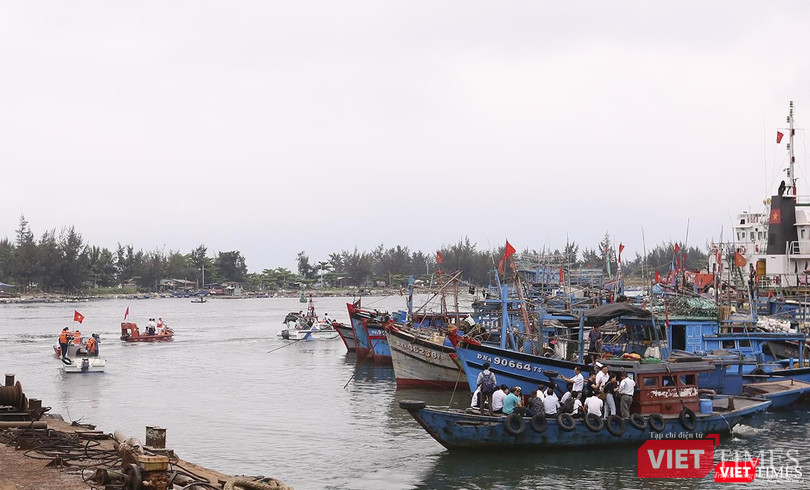 Ngưỡng vọng linh hồn 64 cán bộ chiến sỹ, đồng đội đồng chí đang nằm lại với mẹ biển bao la.