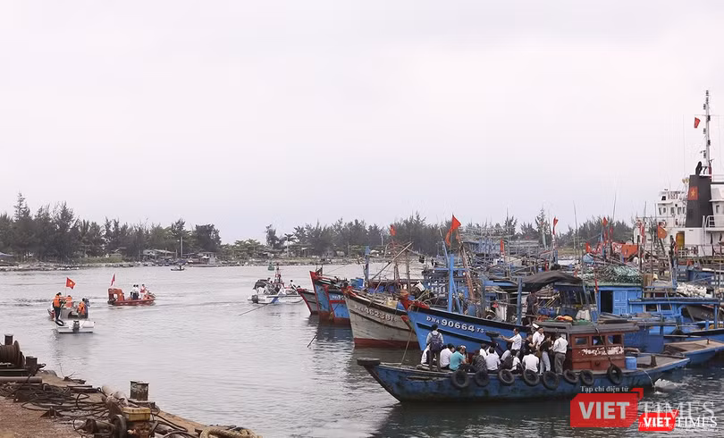 Ngưỡng vọng linh hồn 64 cán bộ chiến sỹ, đồng đội đồng chí đang nằm lại với mẹ biển bao la.