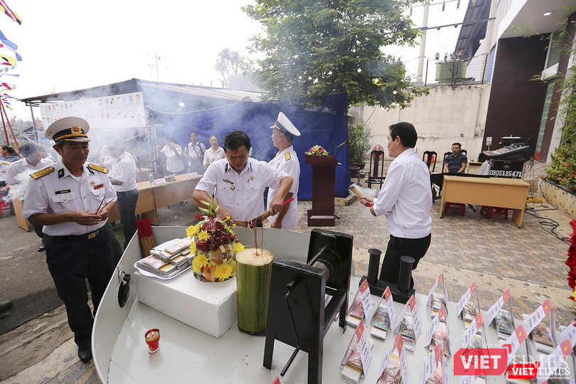 Án hương là mô hình tàu HQ 604 bất tử