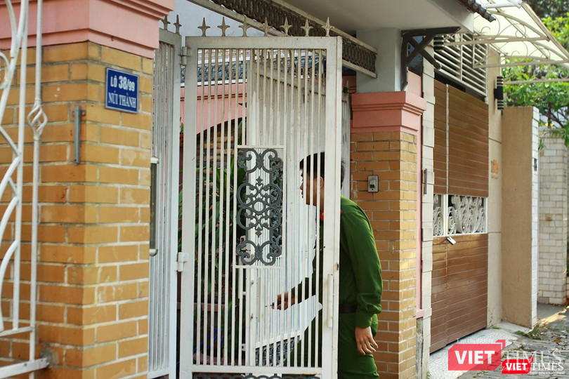 Chiều 19/3, lực lượng công an cũng đã có mặt tại nhà bà Nguyễn Thị Thu Hà-nguyên Phó Giám đốc Sở Tài chính TP Đà Nẵng để thực thi nhiệm vụ 