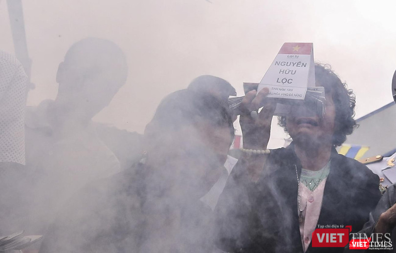 Nước mắt mẹ lại rơi...