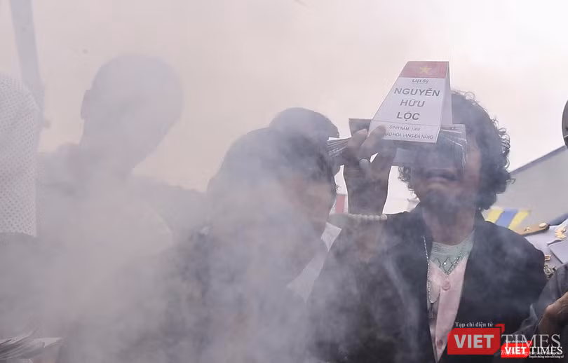 Nước mắt mẹ lại rơi...