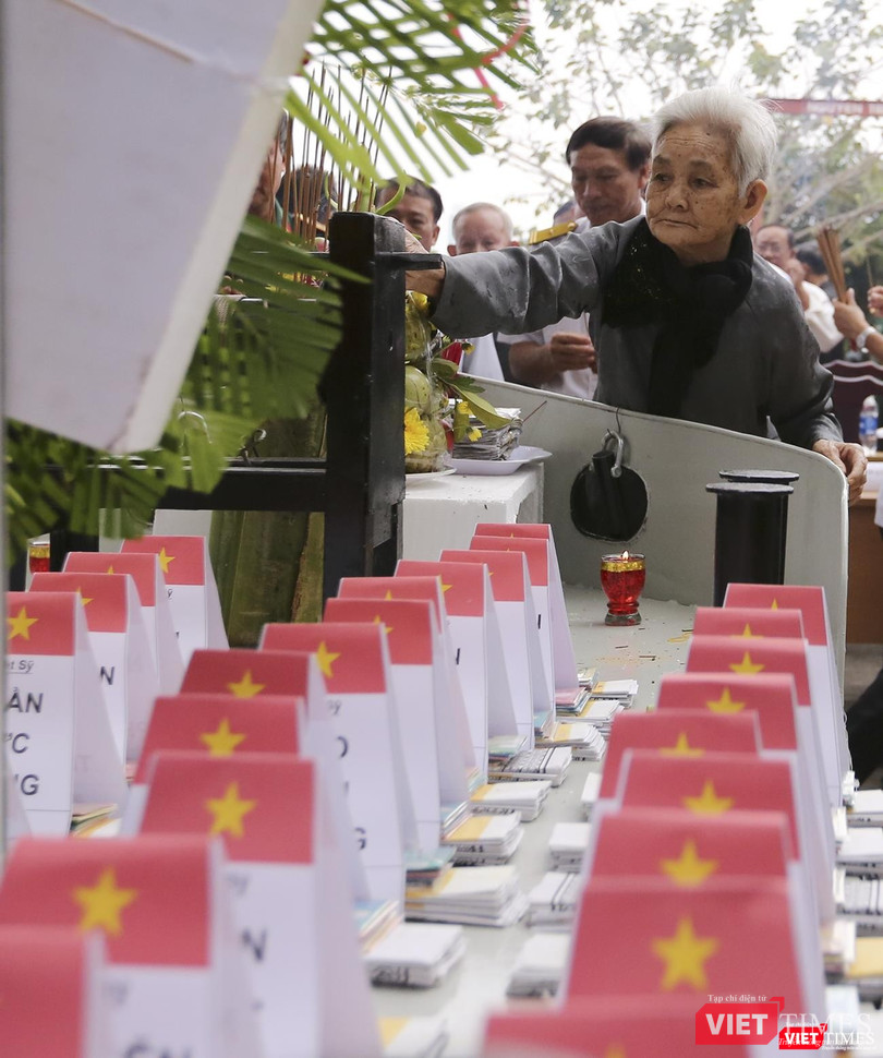 Mẹ ngậm ngùi thương nhớ con